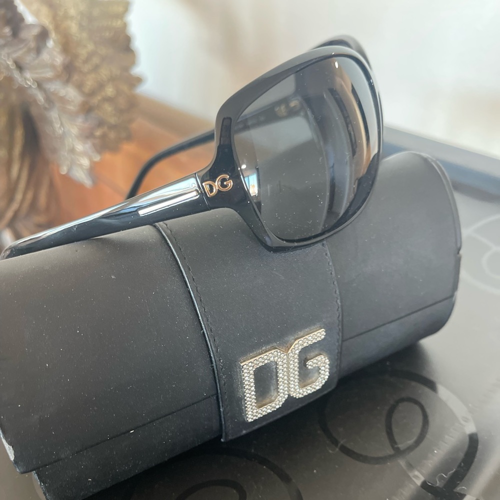Dolce gabbana never worn sunglasses with case